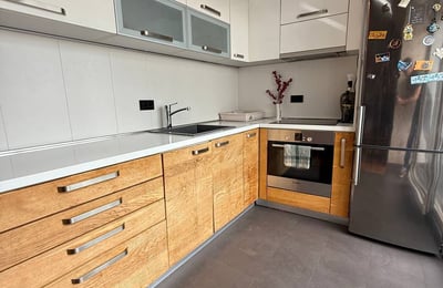 Location d’un appartement en duplex de 3 pièces avec vue sur la ville, 90 m², centre de Belgrade, Serbie